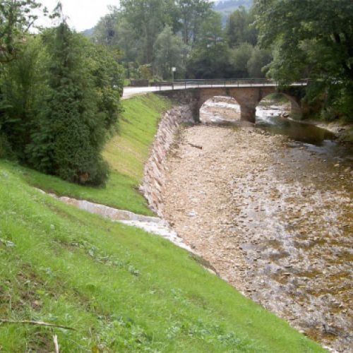 ESCOLLERA DE CANALIZACION DEL RIO GÜEÑA