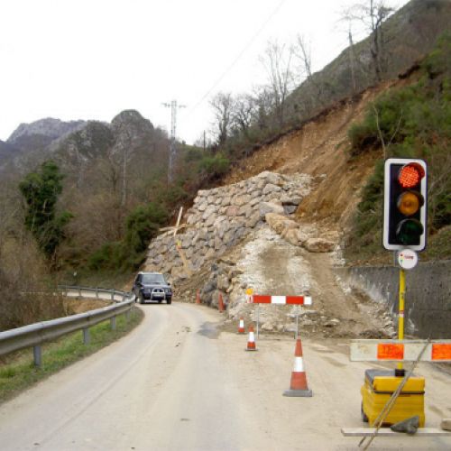 ESCOLLERA DE CONTENCION EN AMIEVA6